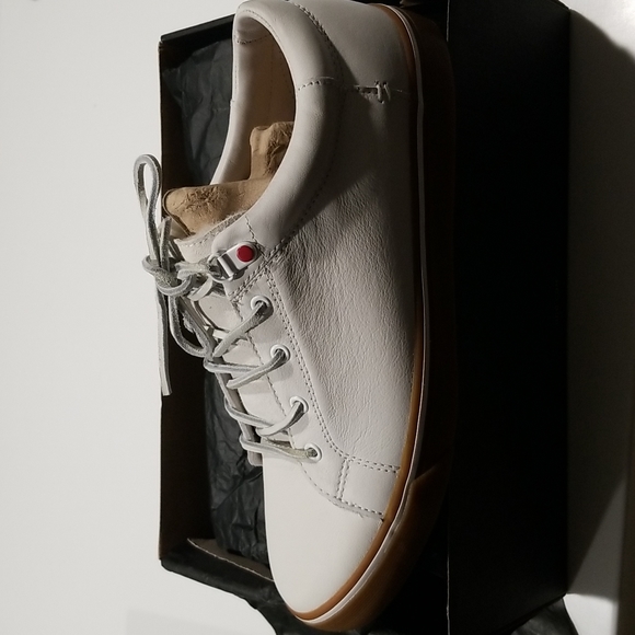 NWT UGG Brock Luxe Leather Sneakers - Picture 3 of 7